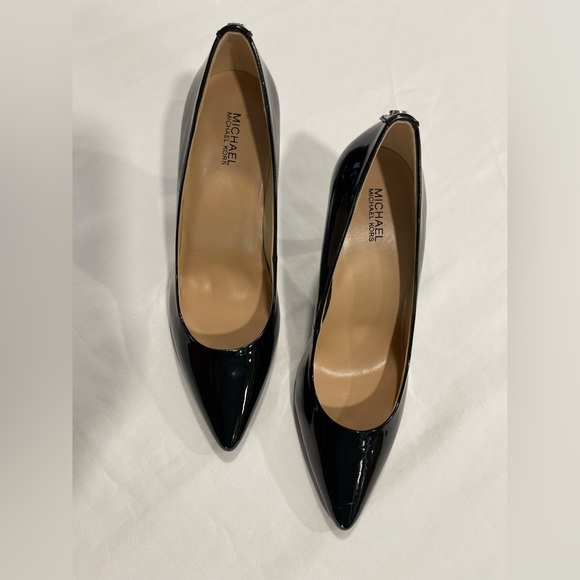 Michael Kors | NWT | Alina Flex Black Patent Leather Mid Heel | Size 7 - Picture 4 of 11